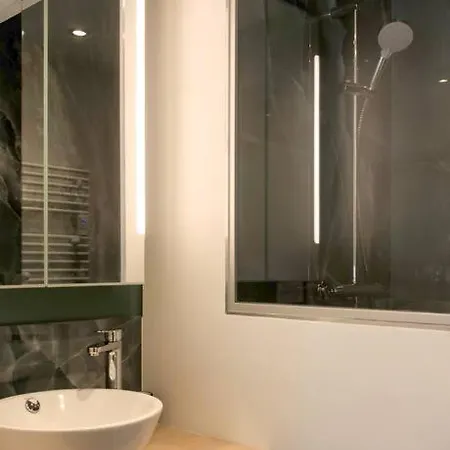 Superbe Studio St Maurice Terrasse Parking A 10 Min Des Gares 아파트 *